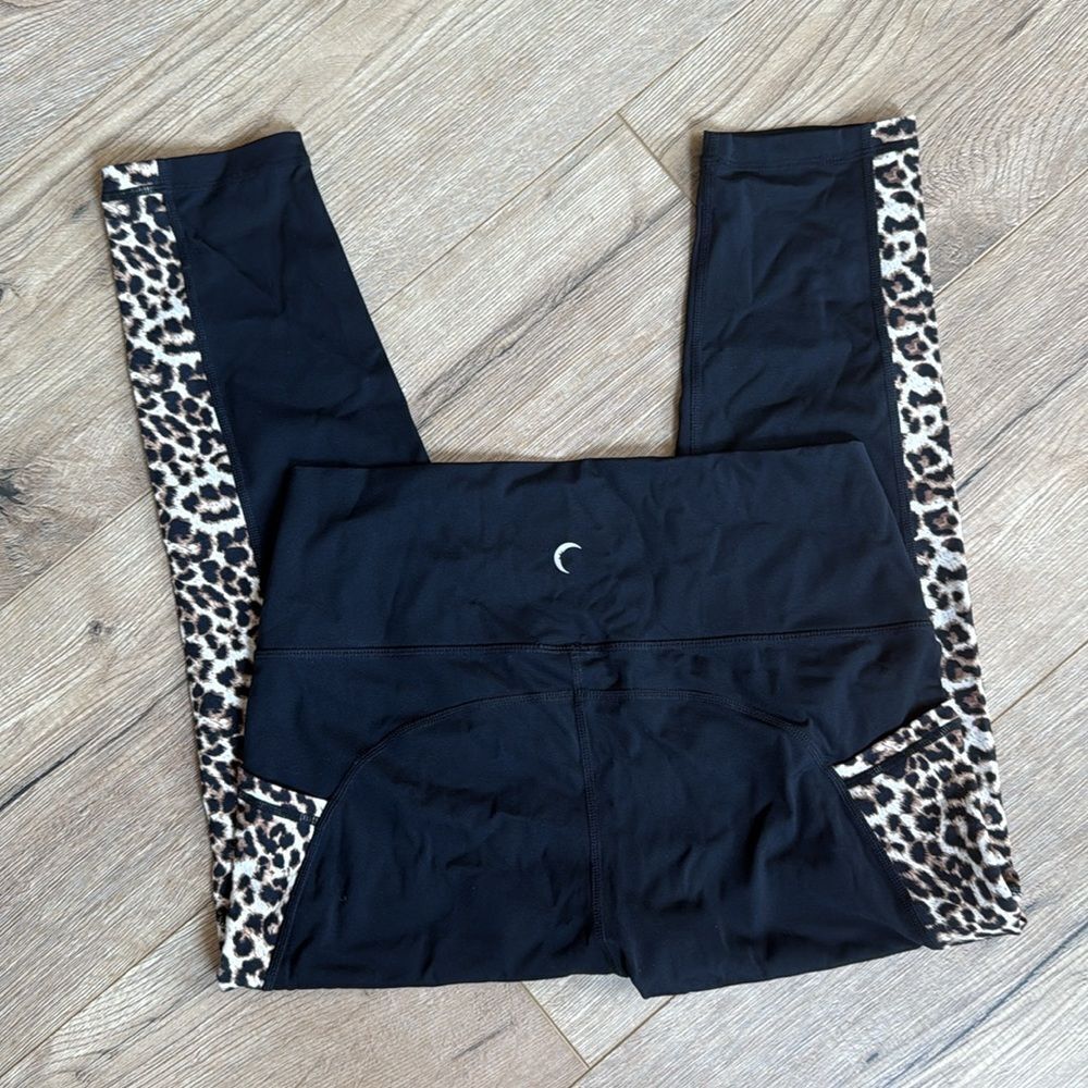 ZYIA Black and Brown Leggings with Leopard Print capri animal print 8-10 - Picture 4 of 4